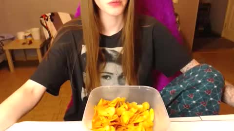 KittyloveMoon online show from April 10, 9:10 pm