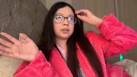 mia online show from December 26, 5:26 am