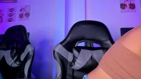 kitty online show from April 18, 7:07 pm