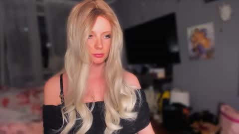 Klementinafanslyklementina6661 online show from June 18, 8:58 pm