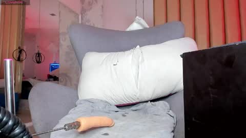 Luna  online show from April 10, 1:06 pm