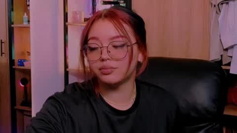 Khloe online show from March 13, 7:48 pm