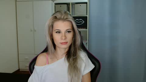 KristineAmore online show from March 26, 7:32 am