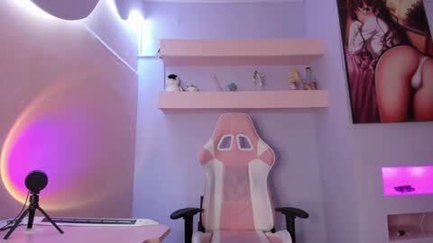 KristinWall online show from February 6, 8:45 pm