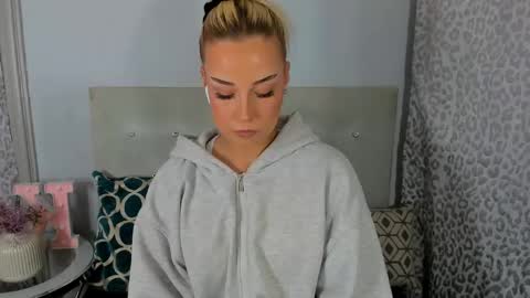 KristyFlowers online show from May 20, 3:42 pm