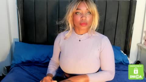 kylie white boobs online show from April 8, 10:23 pm