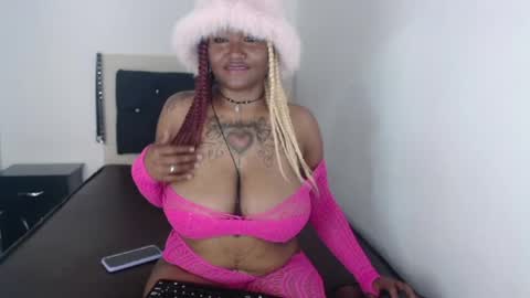 la_malona_77 online show from July 10, 7:25 pm