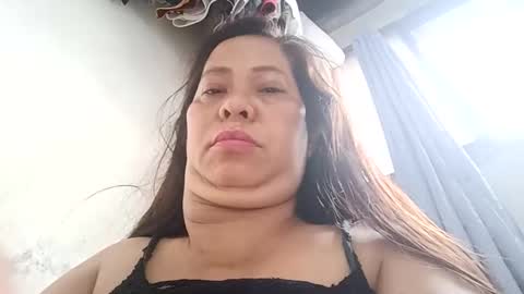 ladyjelyn69 online show from June 2, 11:39 pm