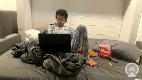 lalunevelvet online show from February 12, 7:23 am