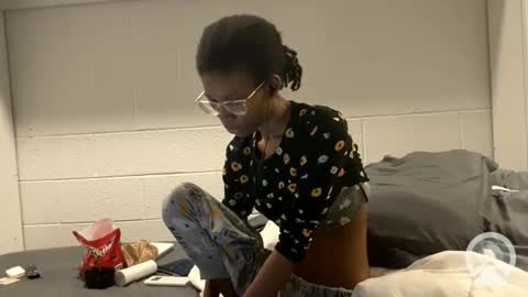 lalunevelvet online show from February 17, 4:53 am