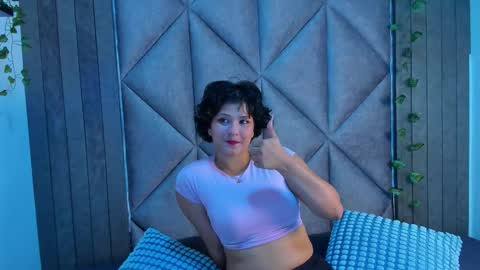 laraspark__ online show from March 13, 11:44 am