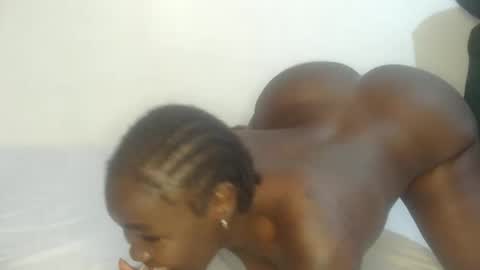 larvy12 online show from April 4, 7:51 am