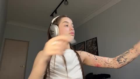 Liza online show from April 2, 5:32 pm