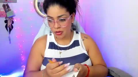 latinamav22 online show from July 16, 2:05 am
