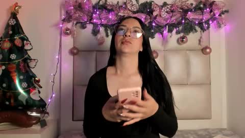 laura__js_ online show from December 16, 4:07 am