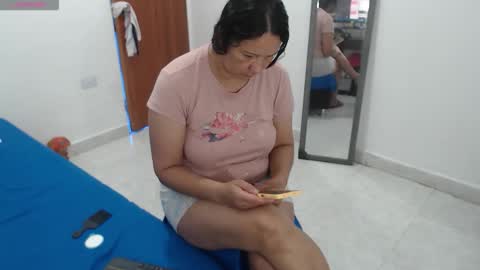 laura_foxx2379 online show from January 13, 3:16 pm