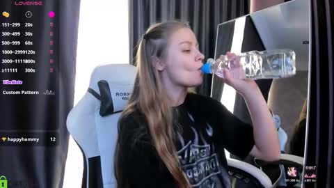 Laura online show from March 5, 10:00 am