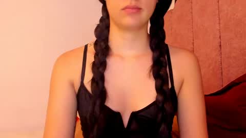 LAURA SOE online show from April 18, 1:08 am