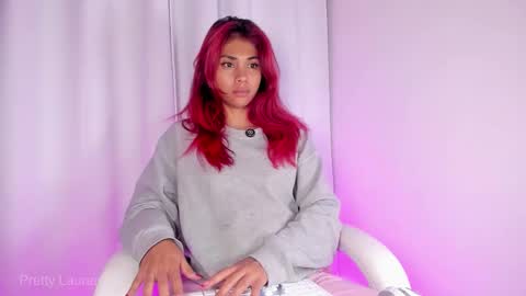 laurenn__1 online show from April 7, 2:35 am