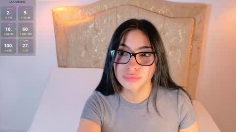 laurenn_smitth online show from March 23, 12:44 pm