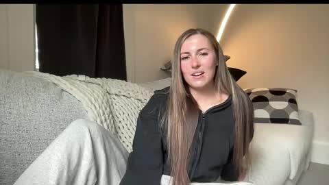 laylahlaylah1 online show from April 17, 2:08 pm