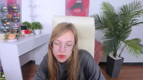 layriantavee online show from September 20, 6:12 am