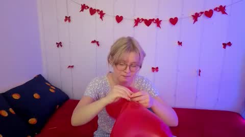 Ellie online show from February 10, 7:11 am