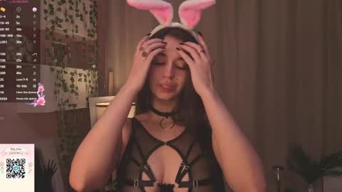 Jasmine online show from April 5, 7:35 pm