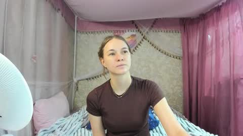 leila_bambi_ online show from March 25, 5:05 pm