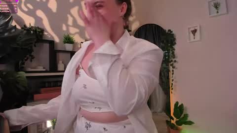 Lela online show from May 15, 11:29 pm