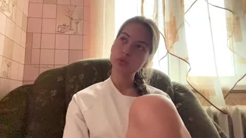 Hellomy name is Lennieits my first day here nice to meet you Give me 50 thumbs ups online show from May 26, 3:28 am