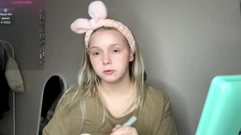 Hello everyone Im Lora Its my first day Were going to have fun together online show from March 27, 5:31 am