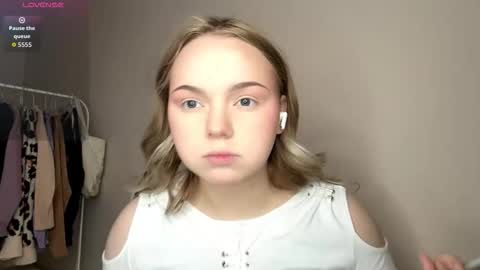 Hello everyone Im Lora Its my first day Were going to have fun together online show from March 20, 5:34 am