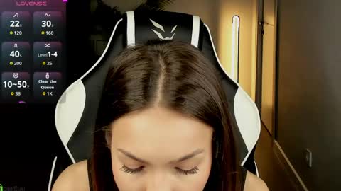 Leslie online show from June 8, 1:01 am