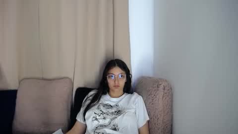 lessliee online show from March 27, 6:37 am