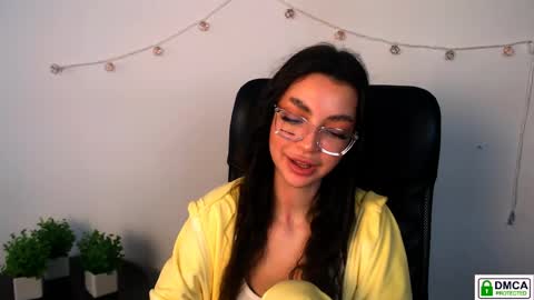 Alexia online show from April 25, 1:41 pm