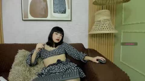 lia_visser_ online show from April 7, 8:11 pm