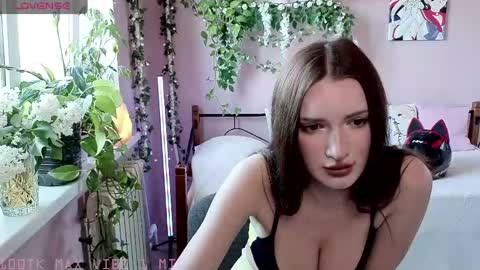Welcome guys in my room Im Claire online show from May 9, 1:02 pm