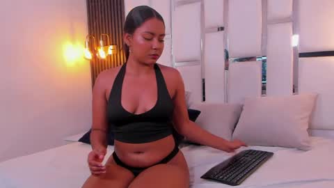 Liily Evans online show from June 5, 4:27 am