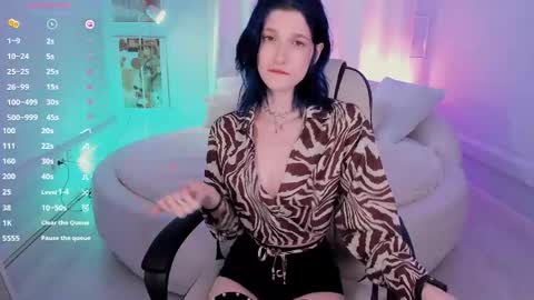 Melanie  Follow me  online show from March 18, 11:59 am