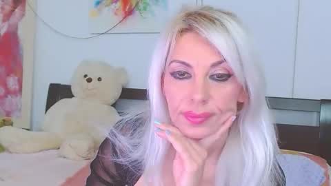 Lara online show from April 11, 10:02 pm