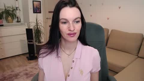 lilliyves online show from July 3, 6:36 pm