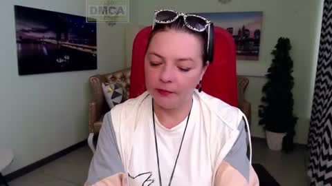 Lily online show from July 9, 5:54 am