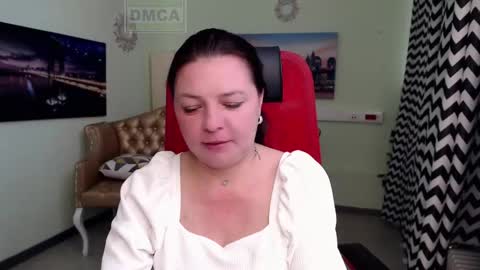Lily online show from May 6, 5:11 am