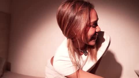 Lily Miiller online show from May 30, 1:25 am