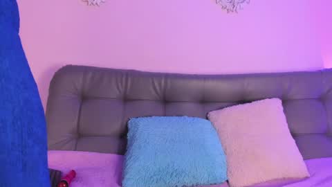 lily_rose0 online show from April 5, 9:14 pm