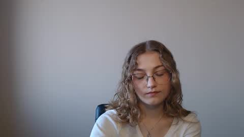 small lily online show from March 4, 1:28 pm