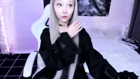 Lily online show from May 19, 1:56 am