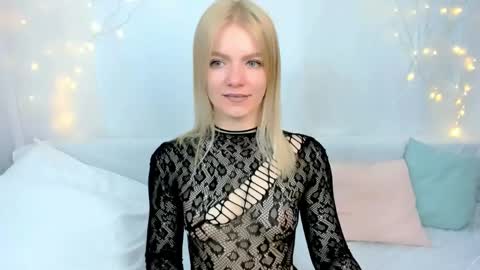 lilydavisss online show from April 1, 2:23 am