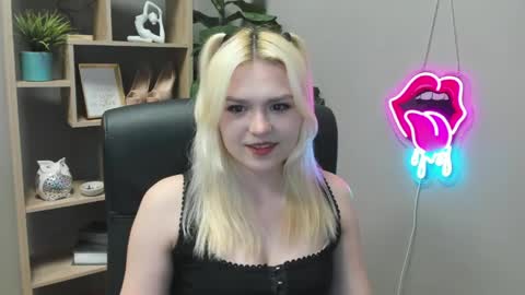Lily online show from April 9, 1:27 pm